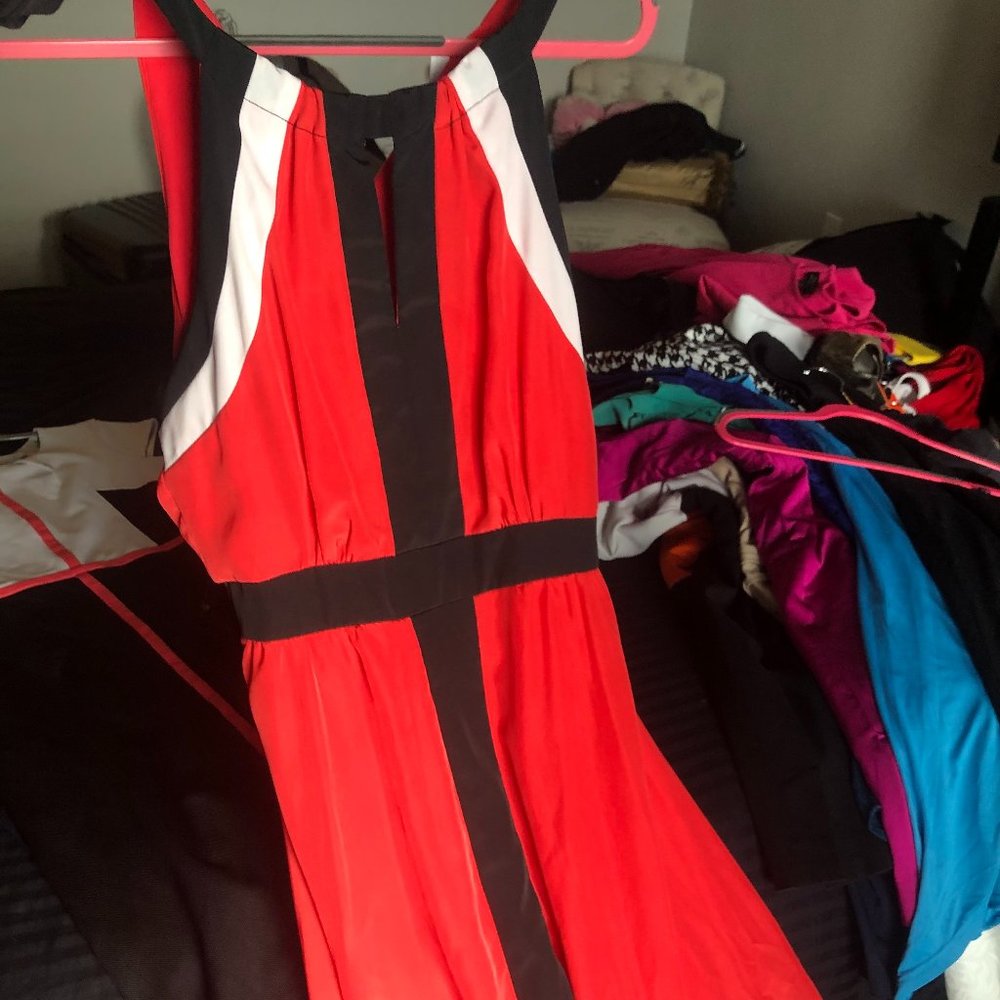 NWOT - NY&Co. high-neck cut-out colorblock skater